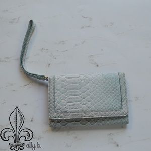 ⚜Neiman Marcus light blue writstlet⚜